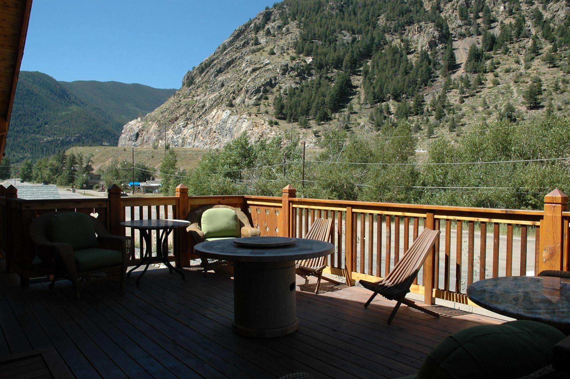 Hotel Chateau Chamonix Georgetown Exterior photo