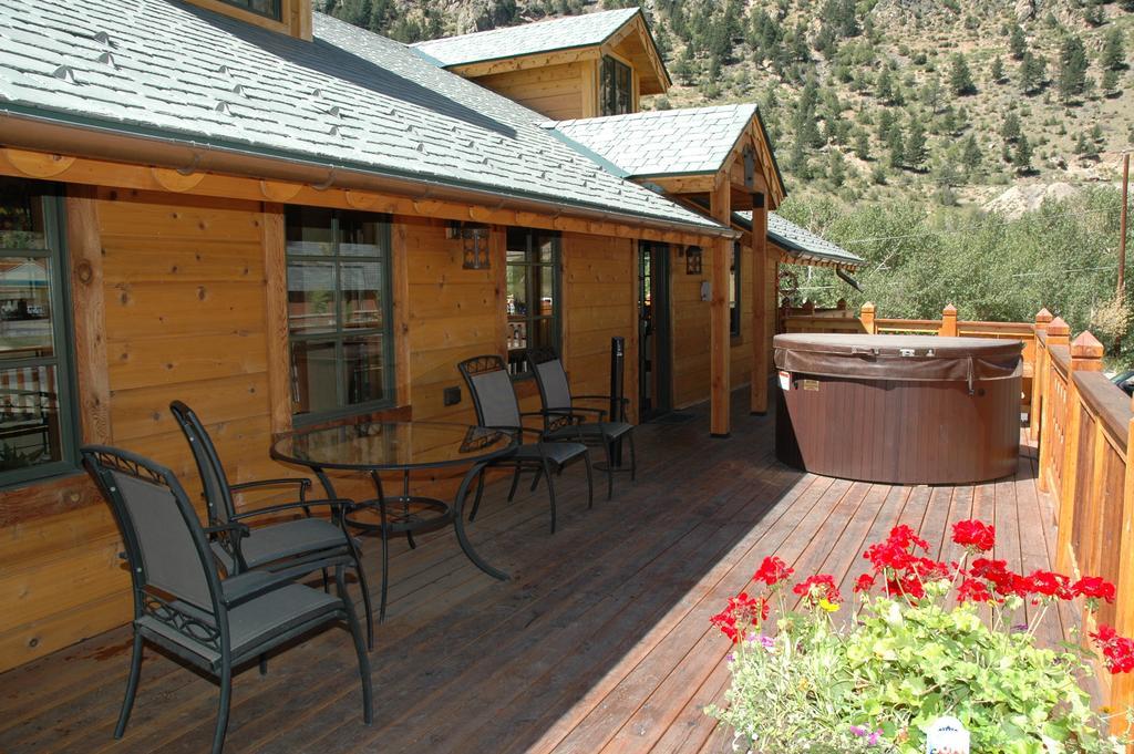 Hotel Chateau Chamonix Georgetown Exterior photo