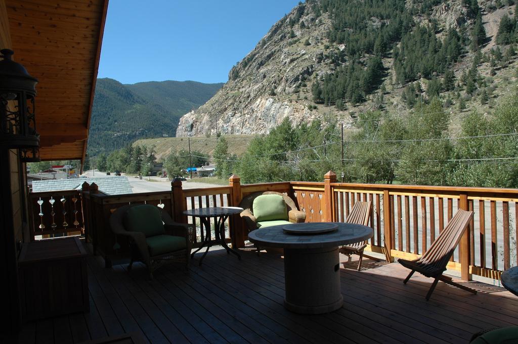 Hotel Chateau Chamonix Georgetown Exterior photo